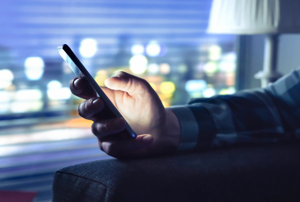 image of patient receiving a text message reminder